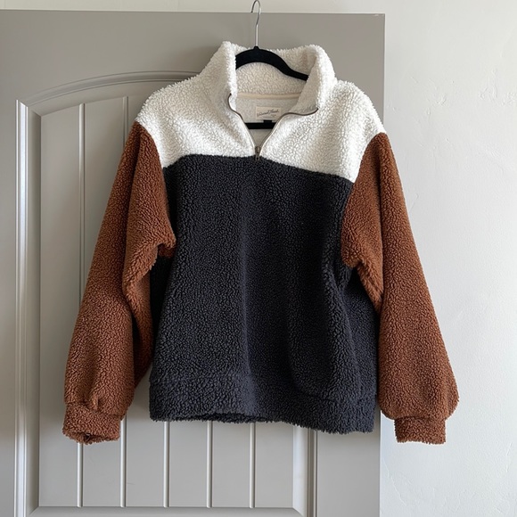 Universal Thread Tops - Universal Thread Sherpa